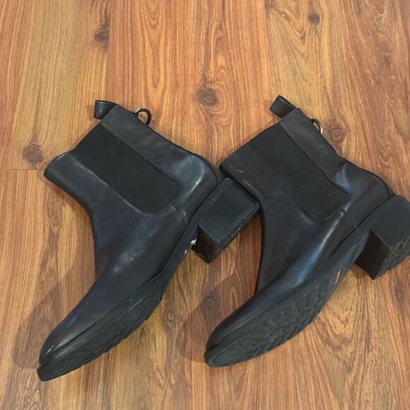 Cole Haan black leather booties size 7 - Picture 2 of 6
